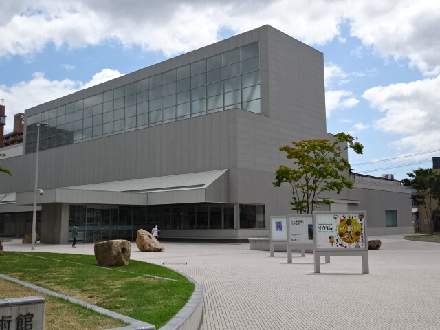 八戸市立美術館