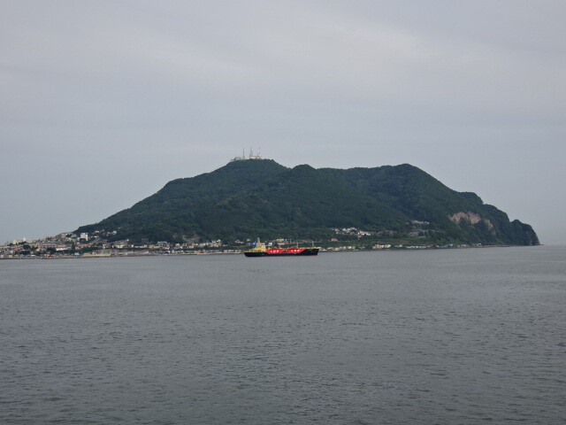 横から見た函館山