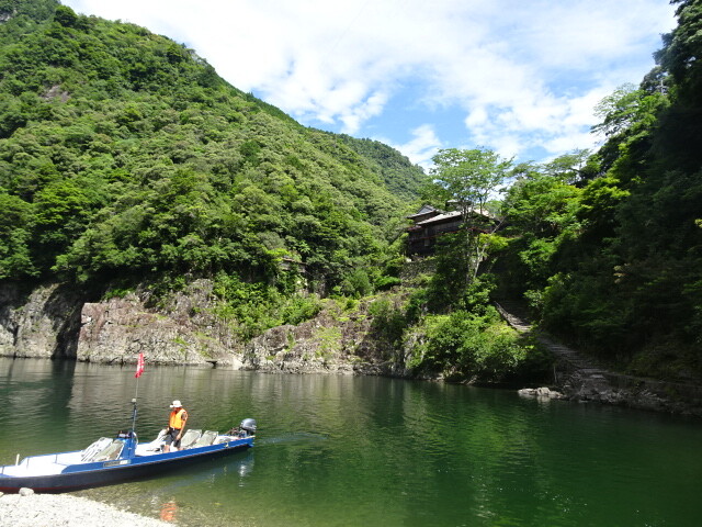 川下りに船