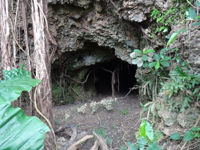 那底の地下壕。