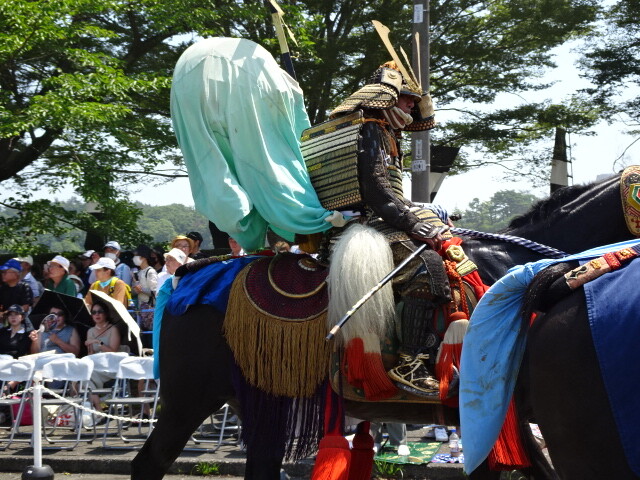 母衣を背負った武士