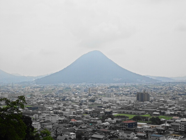 本丸から見た讃岐富士