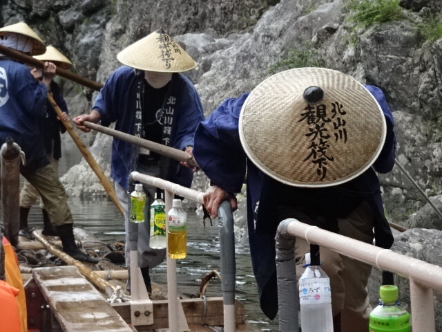 3人程が乗っている (2)