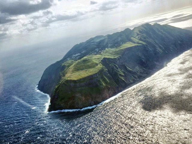 ヘリから見た島