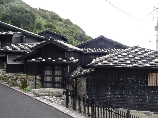 昔ながらの屋根送陽邸