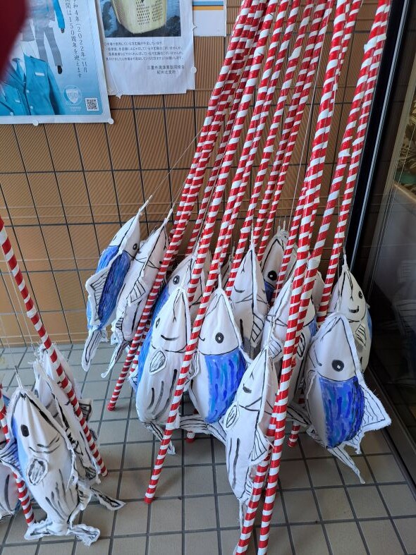 カツオの1本釣りに見立てて