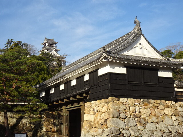 大手門と高知城天守