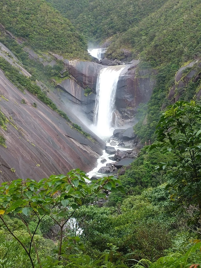 千尋の滝一枚岩の山