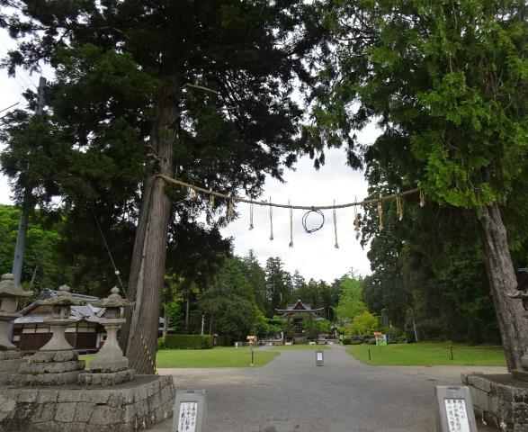馬見岡綿向神社の入り口