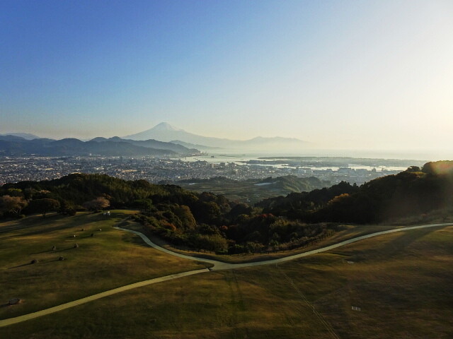 庭園と清水港と富士山