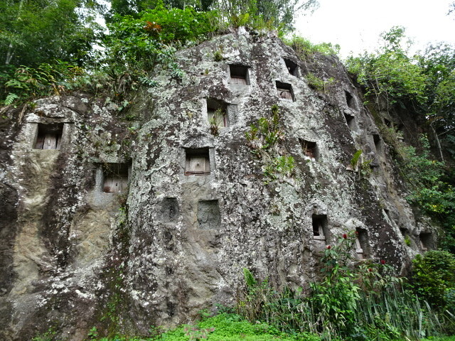 断崖墓地