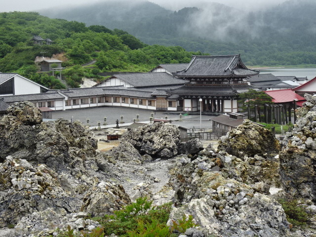 お山から山門を