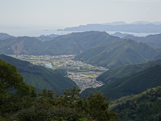 紀伊長島の町が見える
