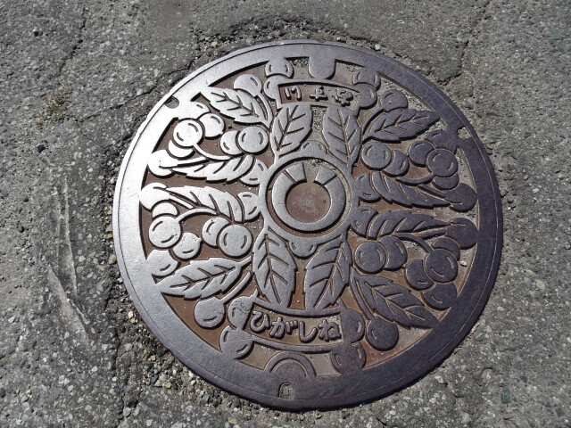 東根市サクランボ都中央に市章