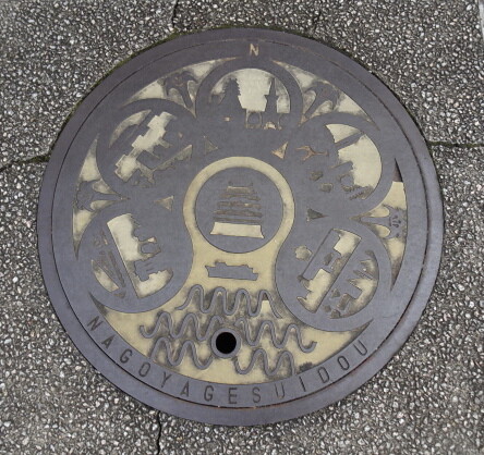 名古屋市真ん中に名古屋城で黄色