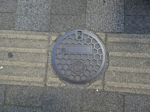 新潟市仕切弁市章入り