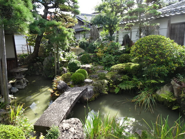 座視鑑賞を意識した民家庭園