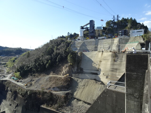 テラス部分まで削ります