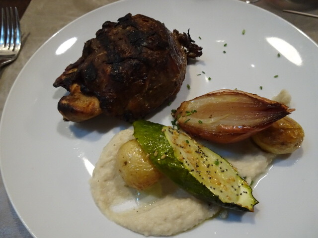 焼き野菜とブタのほほ肉