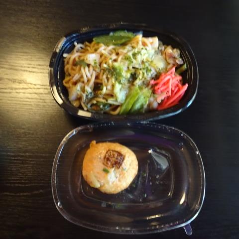 たたき丸と赤イカ焼きそば