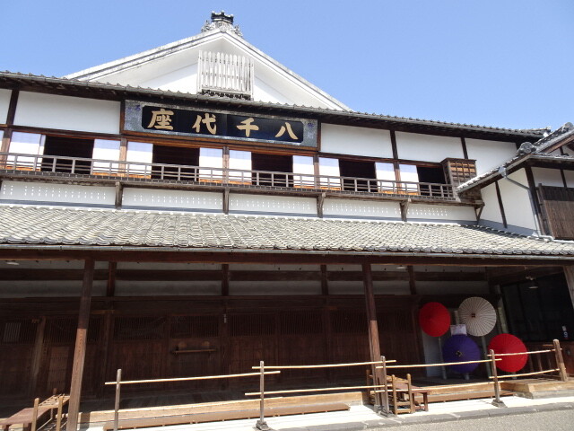 八千代座玄関