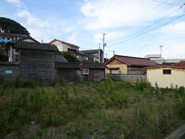 やっと民家が