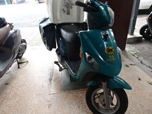 クロネコヤマトのバイク便