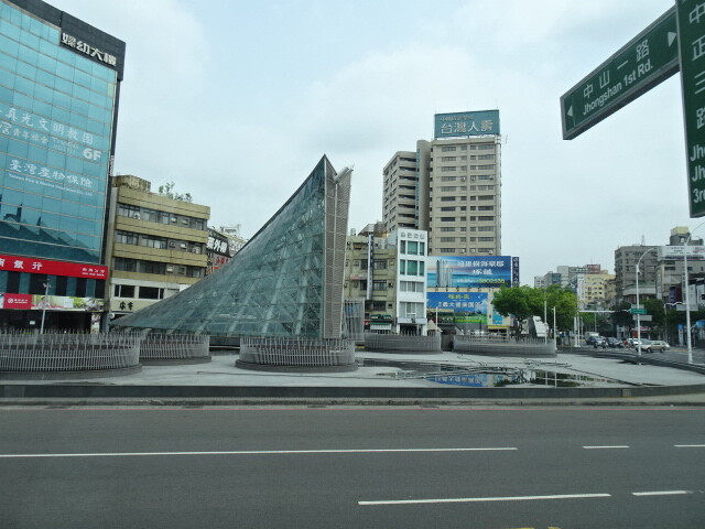 昼間の美麗島駅