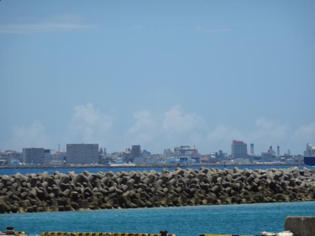 竹富島の港から見た石垣市