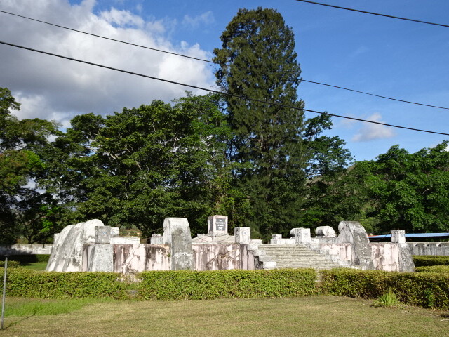 惨殺の碑