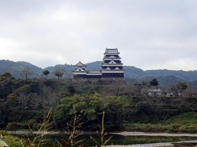 肱川の向こうに見える大洲城