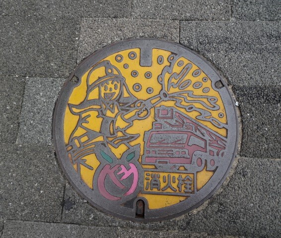 福山市消火栓　ここにも市の花バラがある