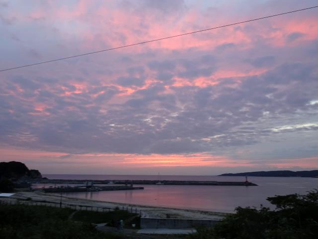 太平洋に沈む