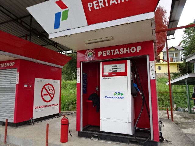 ガソリンスタンド