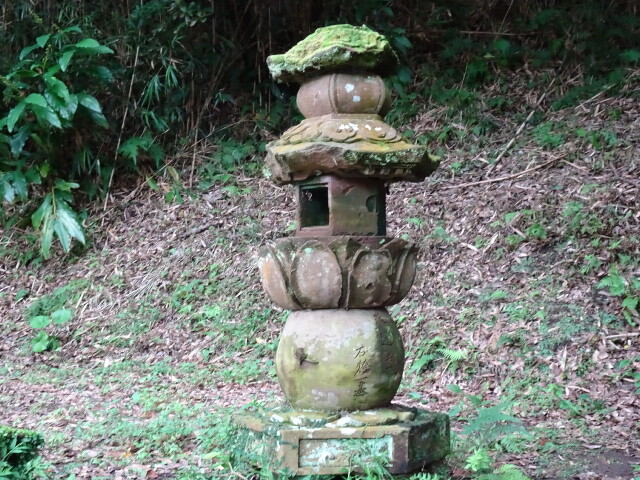 竹島石の灯籠