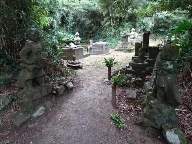 墓地へ
