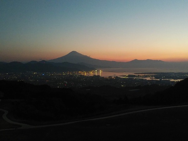 夜明けの富士