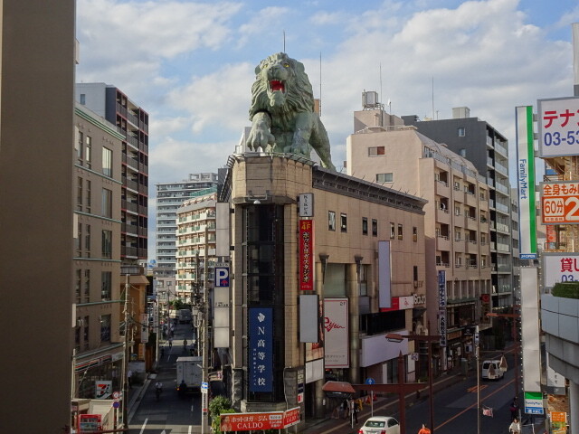 川口市駅の近くのビル屋上