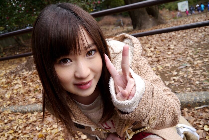 みゆ (19) B83(D)/W58/H82 ひたむきにエッチ好きで、飾らない19歳の少女…ピュア100%明るく可愛い美少女！！戸惑う表情で巨根を握り亀頭をしゃぶる