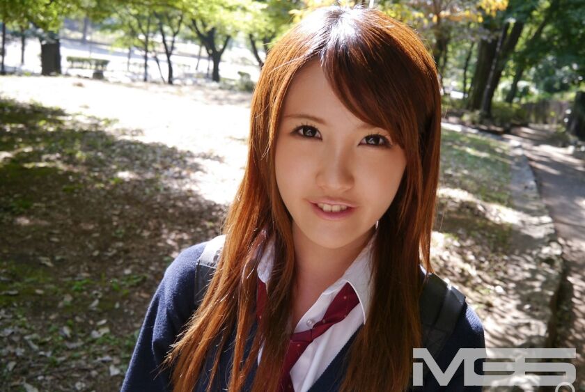 なつみ(19) T160：B83：W59：H86 「ふわふわ癒しボイスに手マン大好き系女子」制服がよく似合う美少女「なつみ」ちゃん