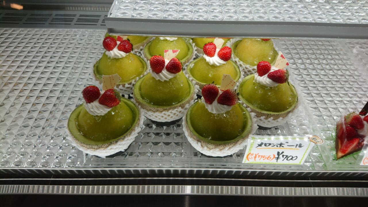 見目麗しいケーキ達を横目にシュークリーム パティスリーコモノ 京都民の食べるの大好き 見目麗しいケーキ達を横目にシュークリーム パティスリーコモノ 京都民の食べるの大好き