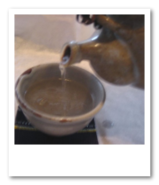 ほうとうと湯気の立つ白湯の味わい カフェと本なしでは一日もいられない