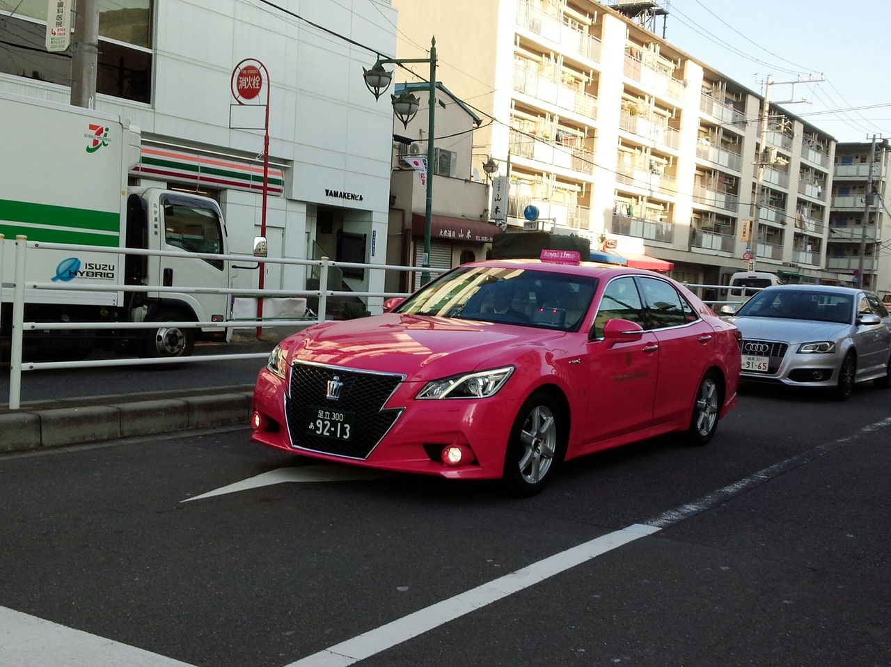 ピンクのクラウンのタクシーをみました 京都 ラウンジ Midori ミドリ のスタッフ日記
