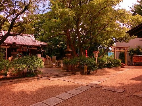 安居神社境内