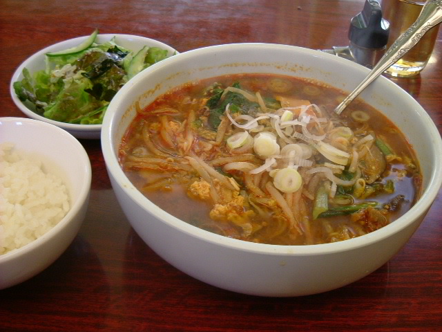 ユッケジャン温麺 900円 At まんぷく苑 ランチ充実で人生ｓｏｈａｐｐｙ 築地 勝どき 銀座