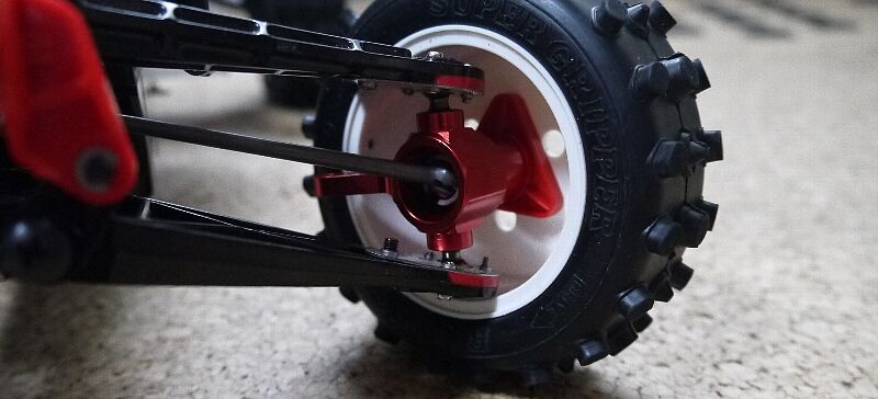 ホットショット＞6. フロントナックルを樹脂製からアルミ製へ交換