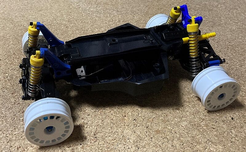 タミヤ　ビッグウィッグ　シャーシキット 往年の名車・タミヤ「ビッグウィッグ」が電動RCカーとミニ四駆で