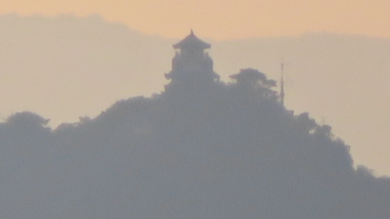 犬山丸の内緑地から見えた金華山と岐阜城 - 3