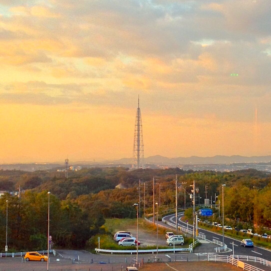 リニモ:愛・地球博記念公園駅から見た、瀬戸デジタルタワー - 2