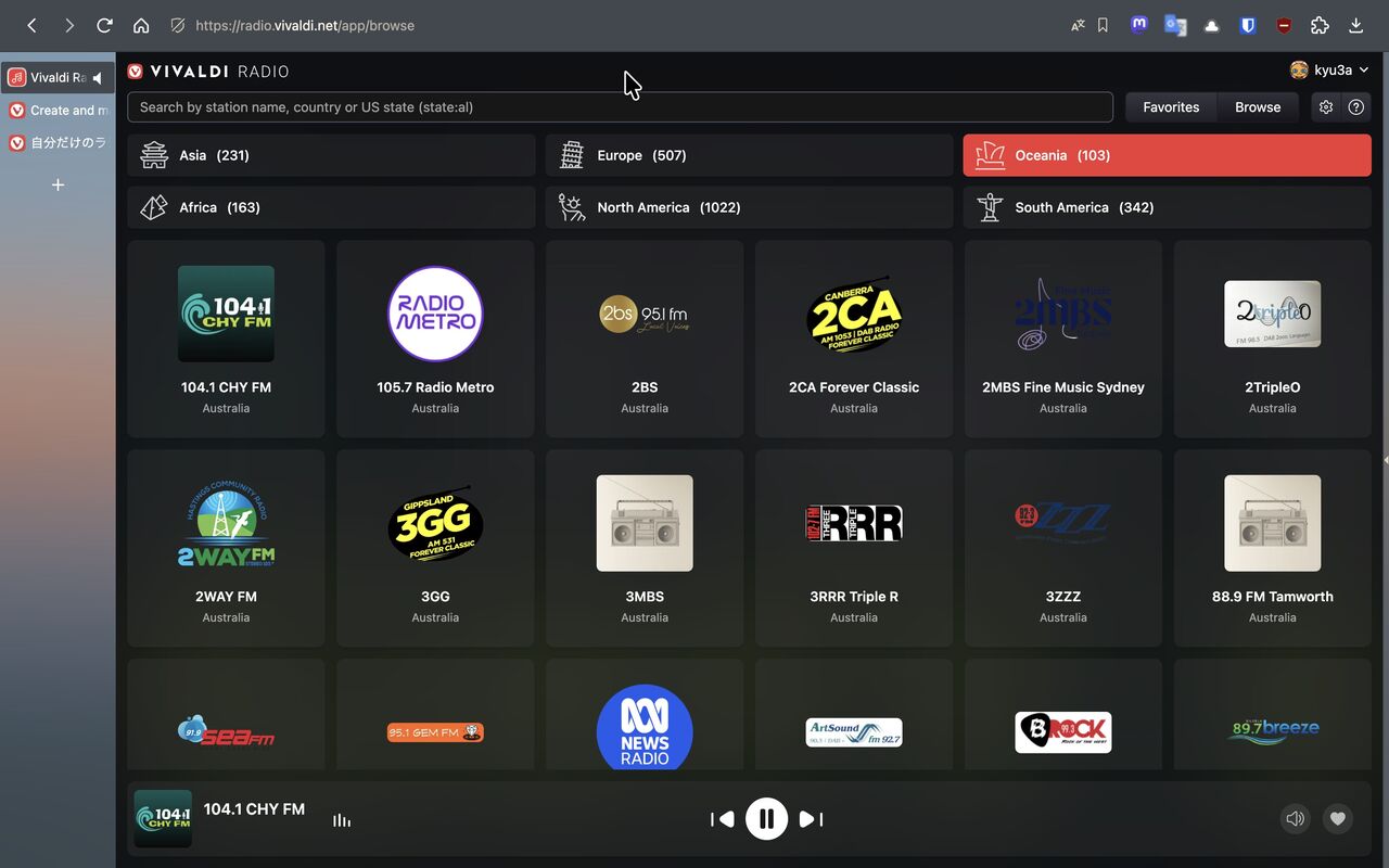 VivaldiのWEB表示領域でVivaldi Radioを開いてるスクショ。下側にプレイヤー画面